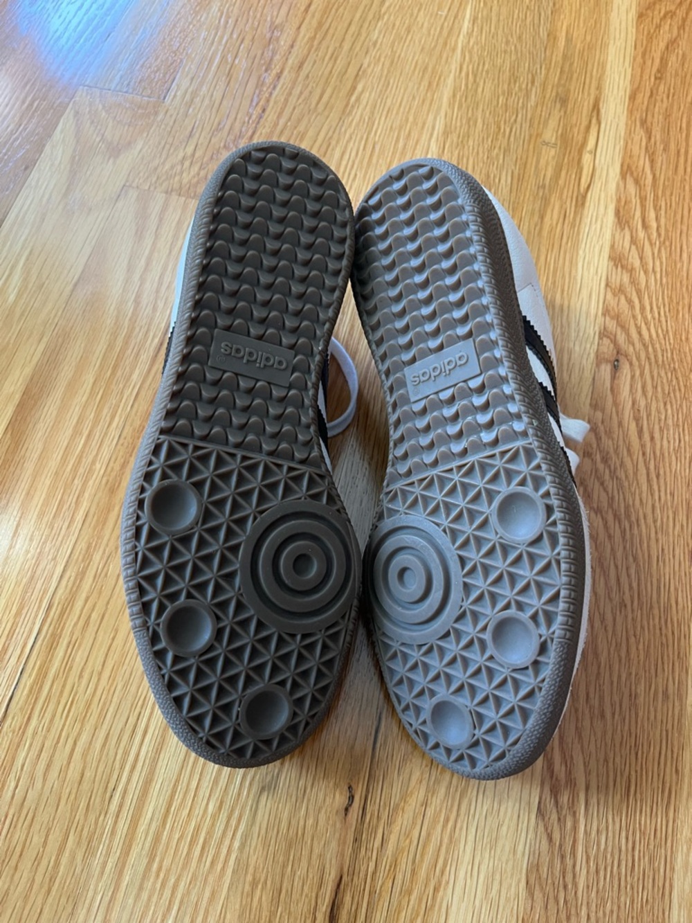 adidas women’s Samba sneakers - white and black - Picture 5 of 5